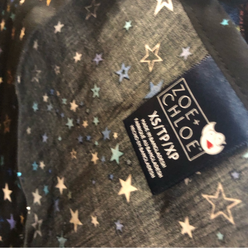 NWT Zoe+Chloe black Star Print short sleeve scrub top size XS - Picture 7 of 9